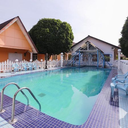 Oyo 8966 Dee Wana Resort 1 Pasir Puteh Exterior foto
